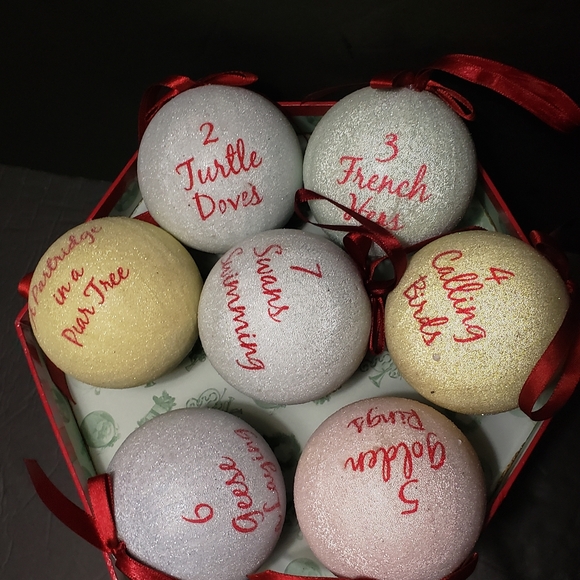 Vintage 12 DAYS Of CHRISTMAS Sugar Balls Ornaments in Decorative Hexagon Box - Picture 2 of 12